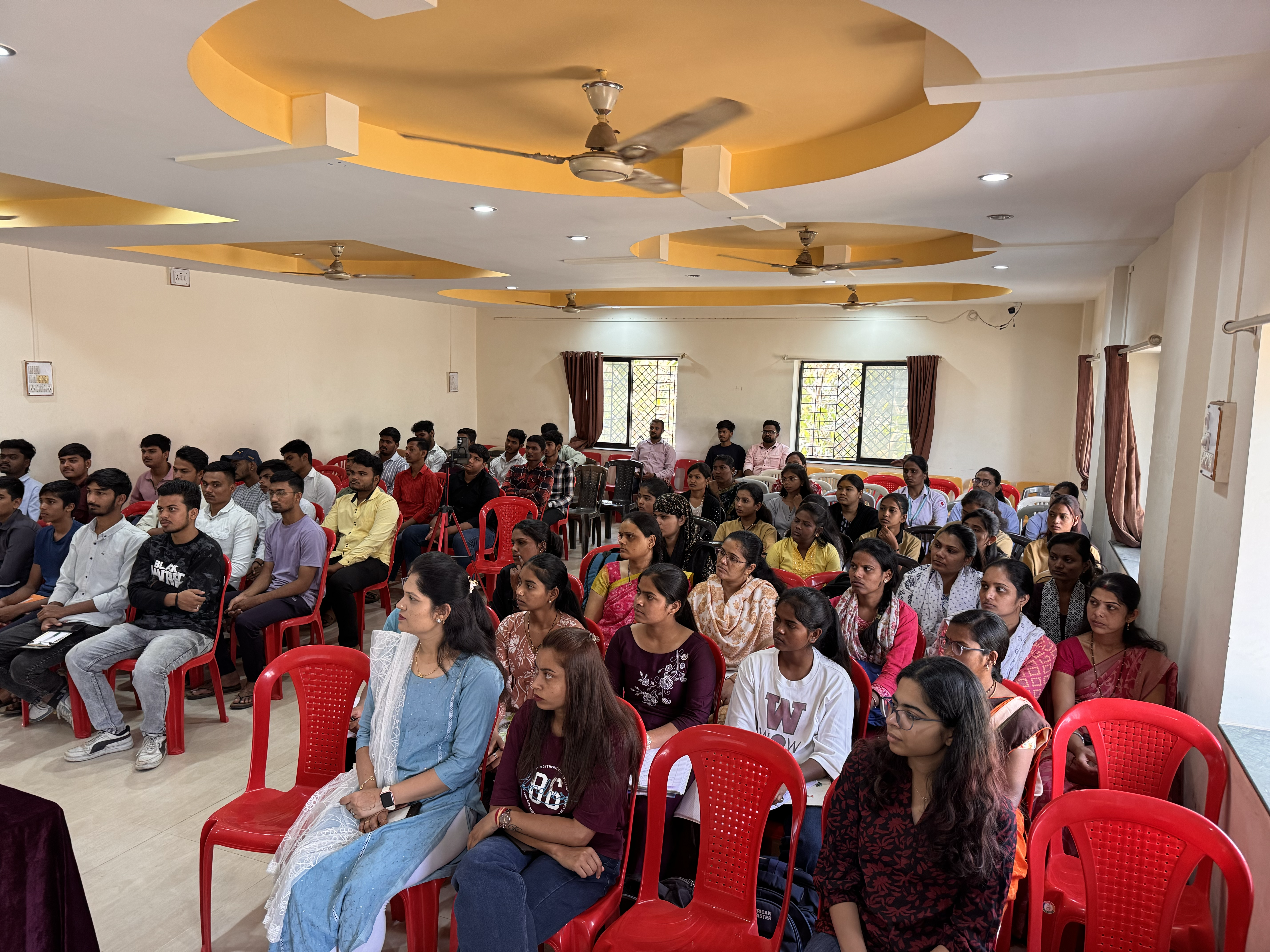 Mahesh Baxi with students after the AI vs Aai session
